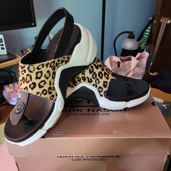 PERFECT FOR SUMMER!!  Mark Nason - Cheetah print calf hair Women's size 11 shoe - Picture 1 of 7